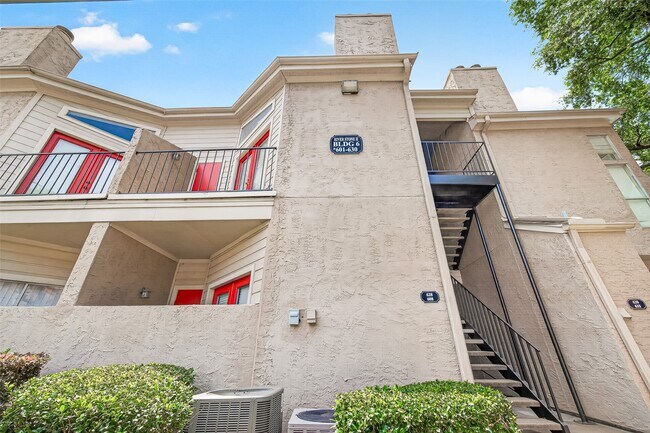 Building Photo - 10855 Meadowglen Ln