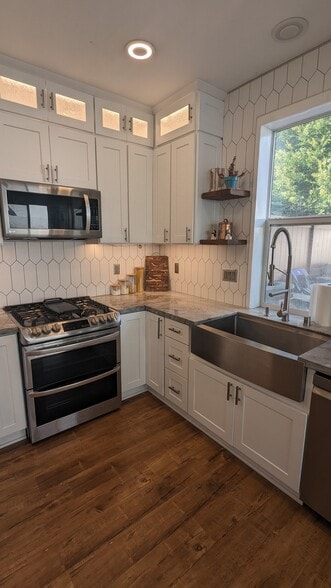 Building Photo - 1554 Plymouth Ln