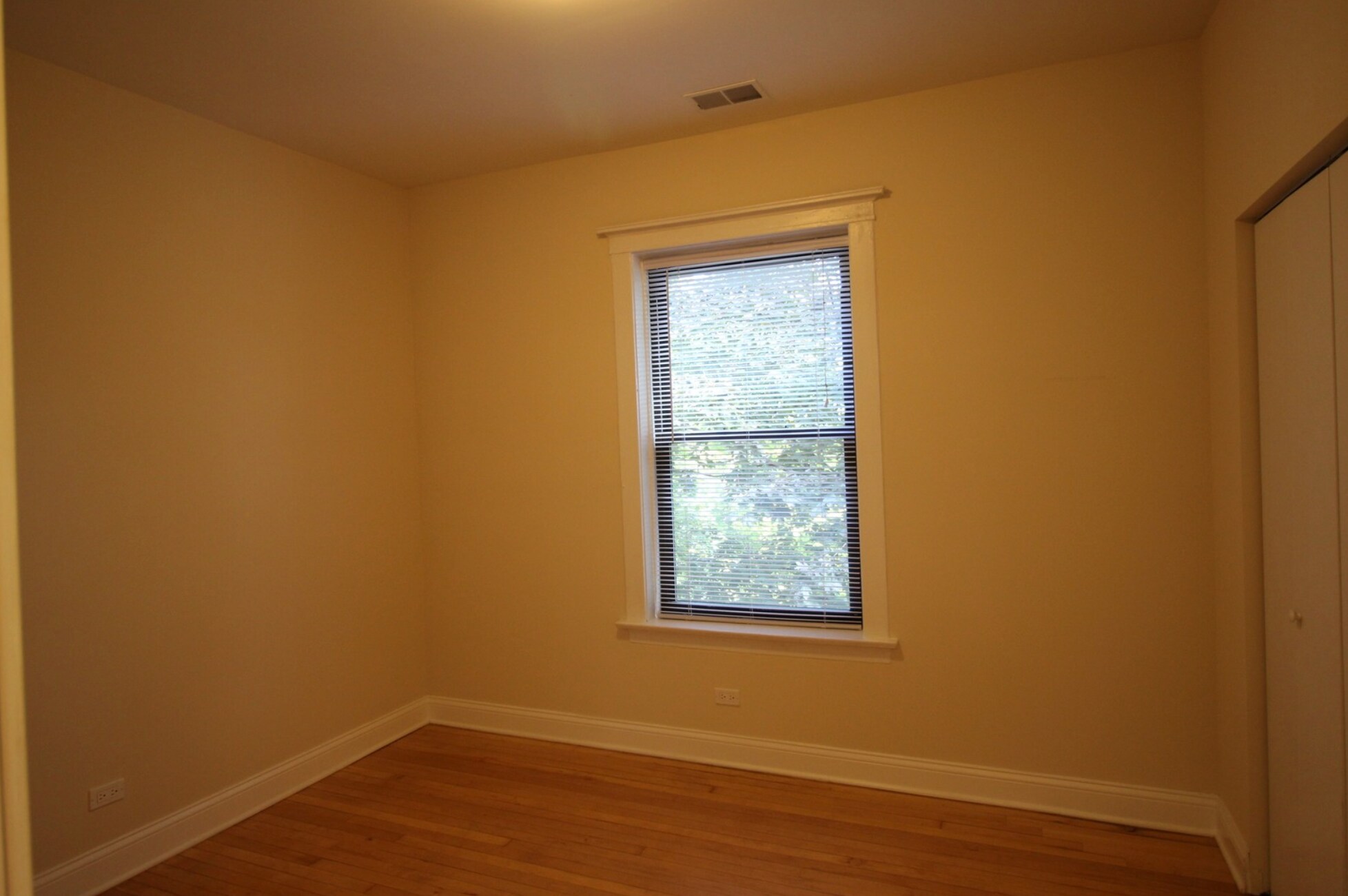 Building Photo - 1303 W Columbia Ave