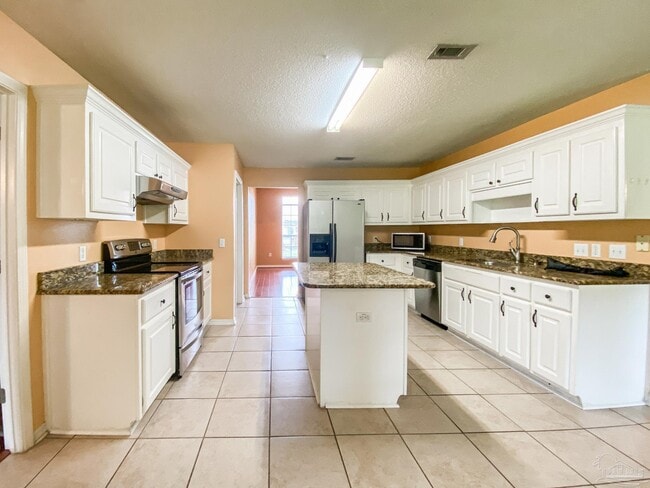 Building Photo - 9121 Sebring Dr