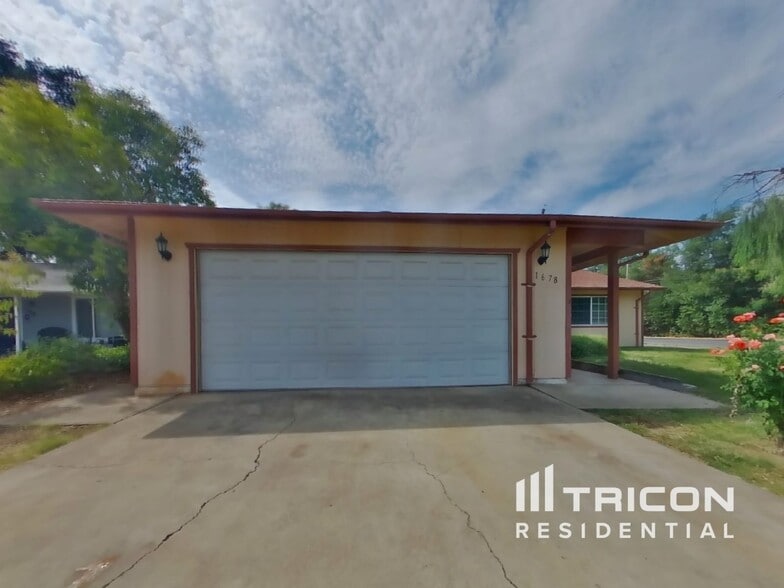 Building Photo - 1678 Maywood Dr