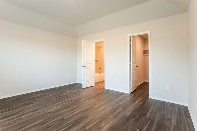 Building Photo - 2105 Crimson Lake Blvd