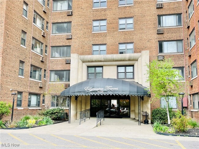 Building Photo - 11720 Edgewater Dr