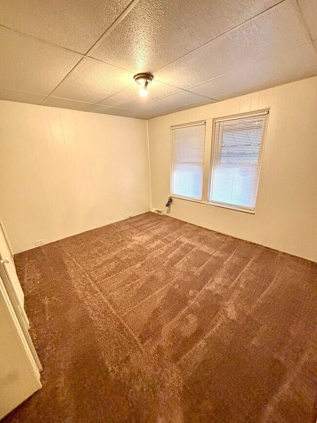 Building Photo - 715 6th St