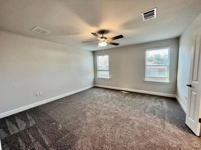 Building Photo - Open Concept Family Dream Home!