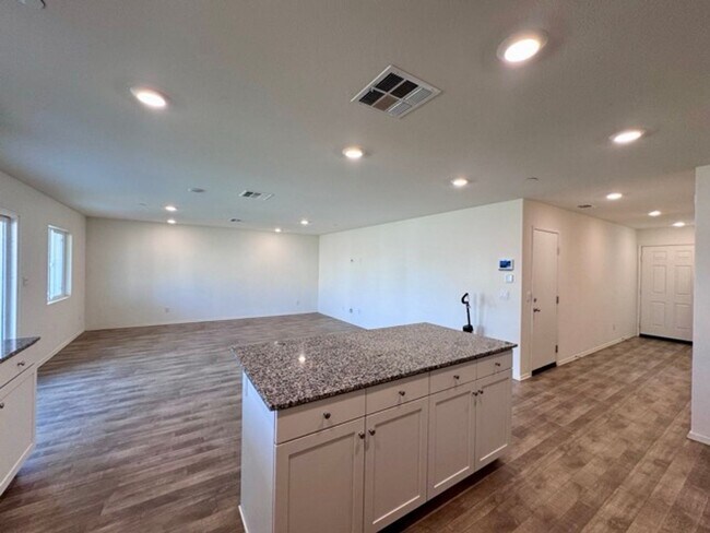 Building Photo - Newly built 4 bedroom Winchester home for ...