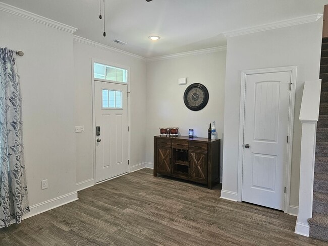 Building Photo - NEW LISTING!!!!