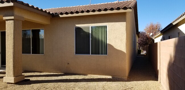 Building Photo - 4901 Oro Ln