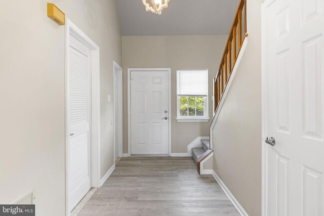 Building Photo - 424 Revere Dr