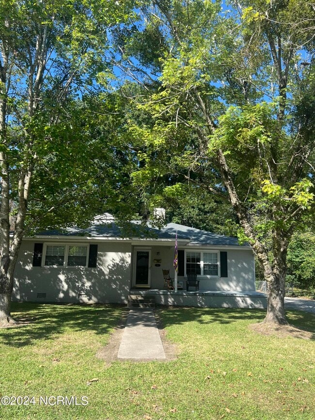 Building Photo - 111 N Elm St