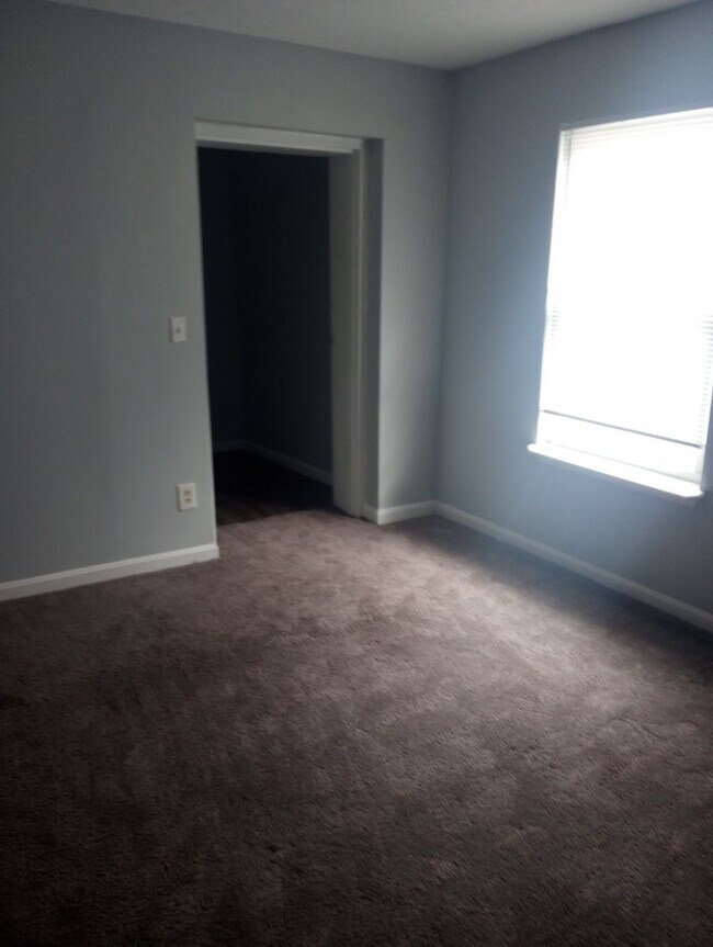 Building Photo - Spacious 3-bedroom Brick House