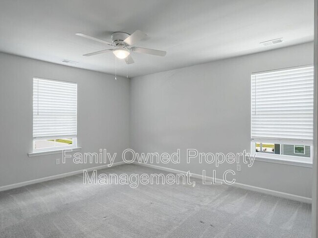 Building Photo - 2048 Longhorn Ln