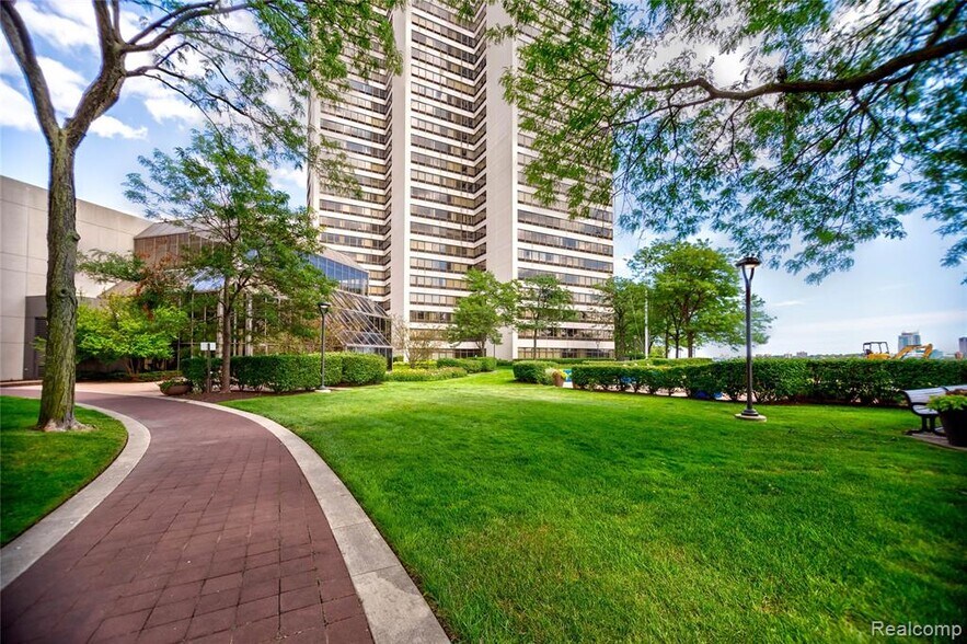 Building Photo - 300 Riverfront Dr