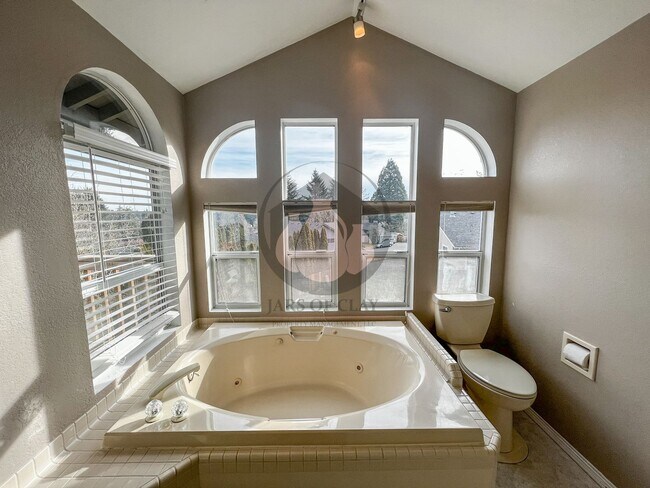 Building Photo - Beautiful South Salem Home-