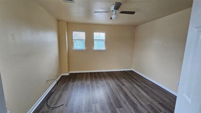 Building Photo - 22135 Greengate Dr