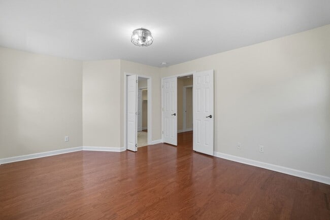 Building Photo - 9221 N Vicksburg Park Ct