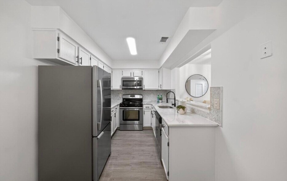 Building Photo - 12552 Kempston Ln