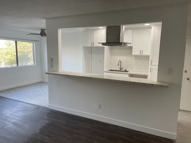 Building Photo - 825 S Bedford St