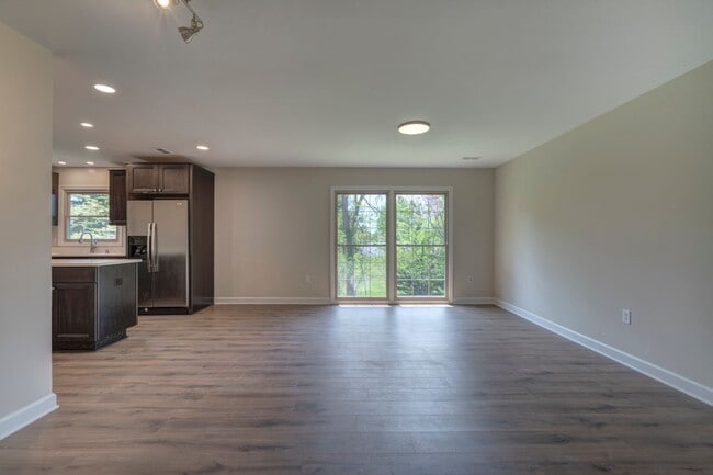 Building Photo - 507 Stonegate Dr