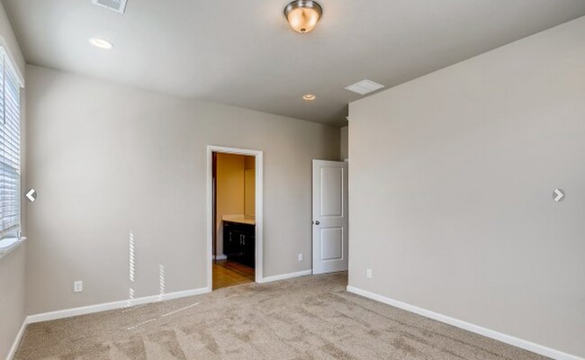 Building Photo - LOVELY 4-BEDROOM TOWNHOUSE IN WALKABLE SW LONGMONT NEIGHBORHOOD