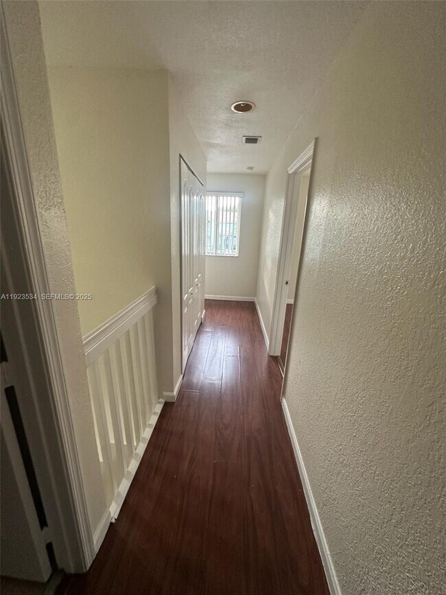 Building Photo - 2505 SE 14th Ave