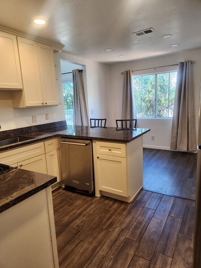 Building Photo - 4 bedroom, 2 bathroom home for rent off of Higuera Street