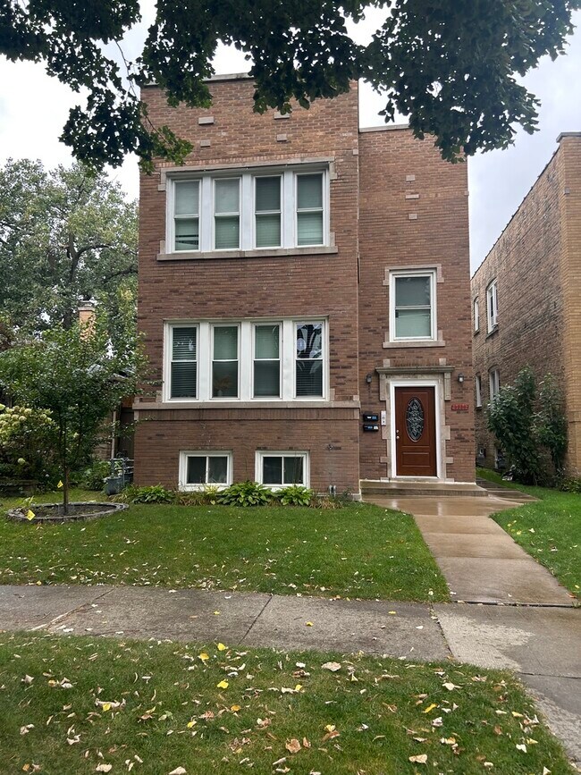 Building Photo - 9230 Harding Ave
