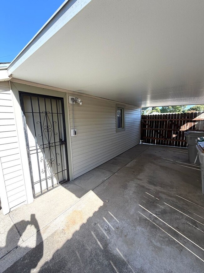 Building Photo - Charming 3-Bed, 1-Bath West Sacramento Home – Updated with Solar!