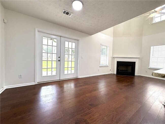 Building Photo - 2150 Lexington Ln