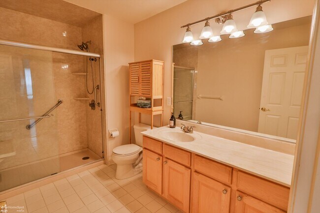 Building Photo - Beautifully maintained, energy-efficient f...