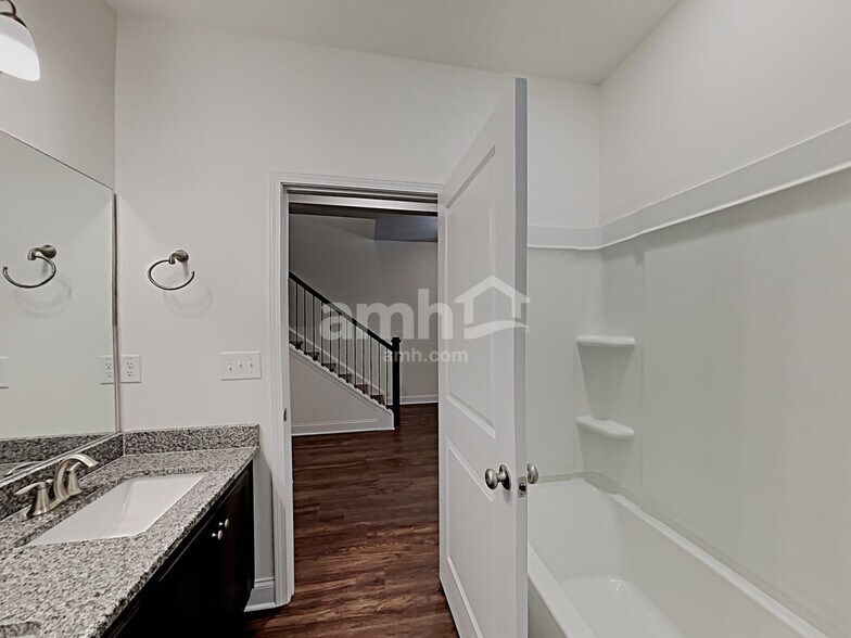 Building Photo - 7055 Creeksong Dr