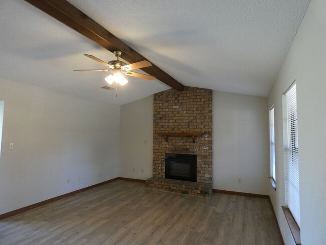 Building Photo - Charming Ranch-Style Home - Pace