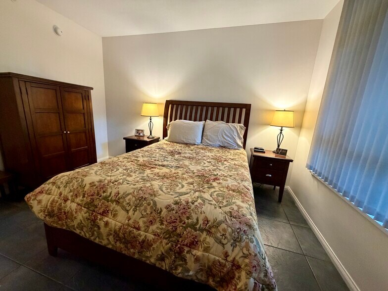 Building Photo - 850 Beech St