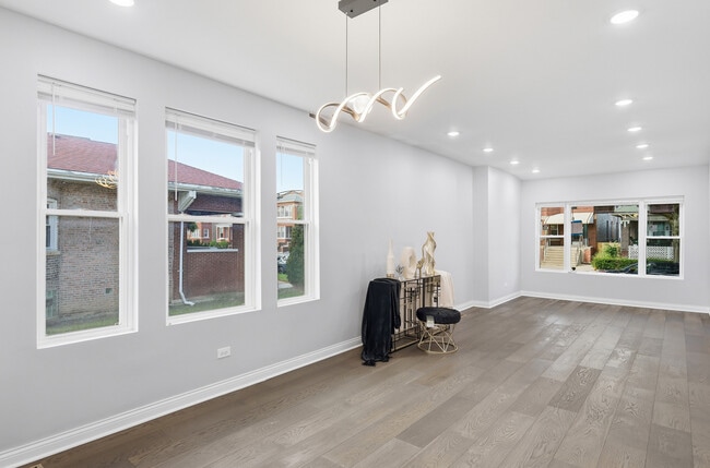 Building Photo - 7823 S May St