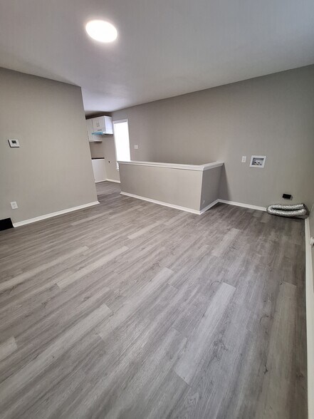 Building Photo - 627 E 2nd Ave