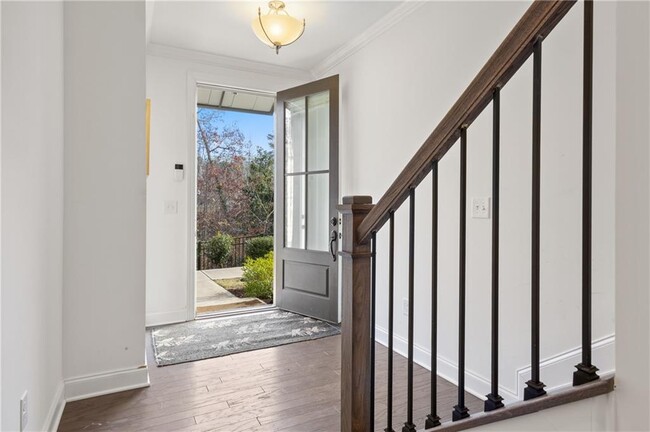 Building Photo - 6529 Beacon Dr