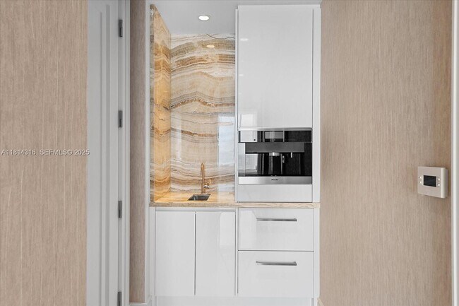 Building Photo - 17901 Collins Ave