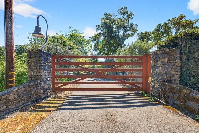 Building Photo - 3662 Lovall Valley Rd