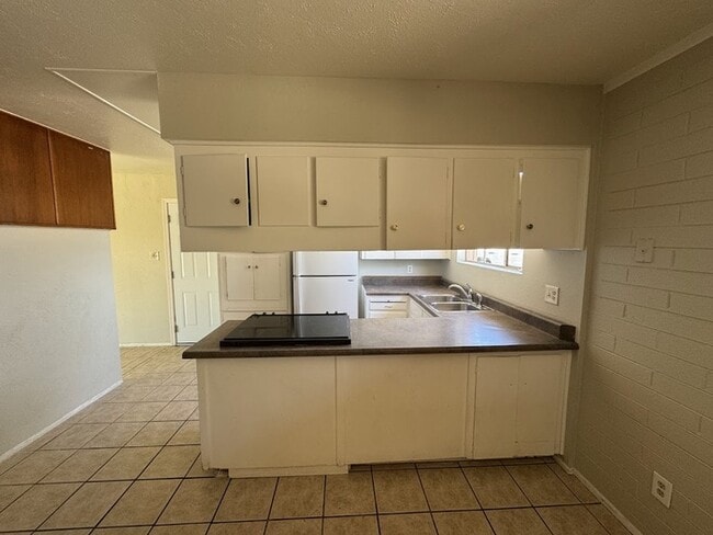 Building Photo - Maryvale 4 Bedroom