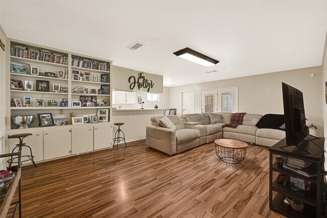 Building Photo - 1109 Frances Dr