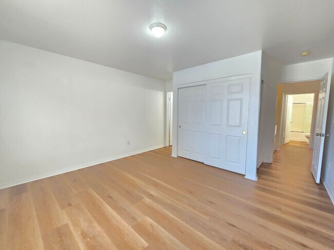 Building Photo - 9300 Holly Ave