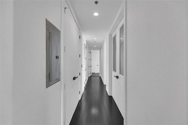 Building Photo - 2233 Peachtree Rd NE