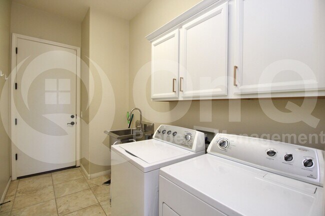 Building Photo - 17824 W Cedarwood Ln