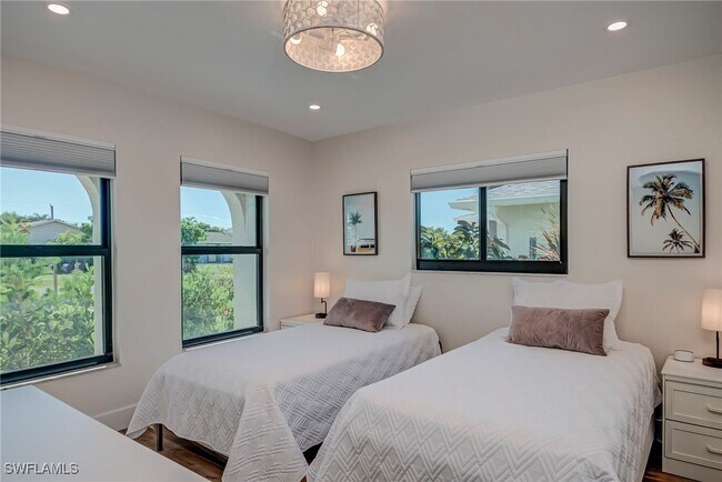 Building Photo - 577 98th Ave N