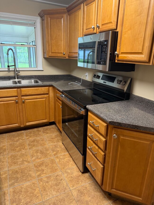 Building Photo - 2 Bedroom / 1.5 Bath Home in Kingsport TN