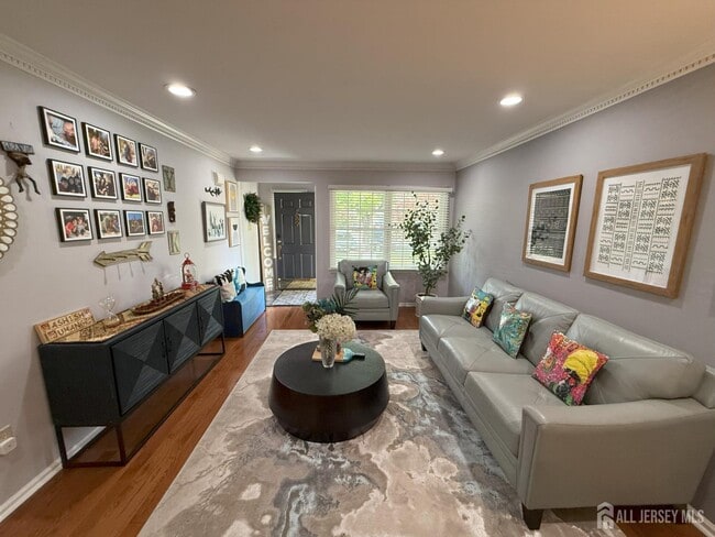 Building Photo - 37 Dorchester Dr