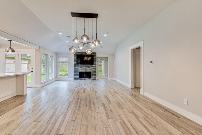 Building Photo - 35 Silkbay Pl