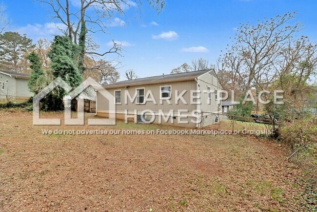 Building Photo - 939 Redford Dr SE