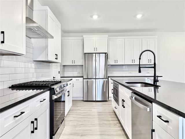 Building Photo - 8736 Kington