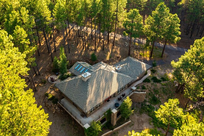 Building Photo - 4955 Hidden Hollow Rd